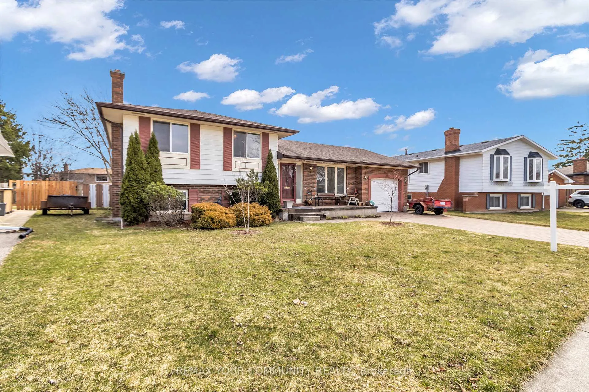 Photo 2 of 32 Wellbrook Boulevard, Welland, Prince Charles — HOMEH
