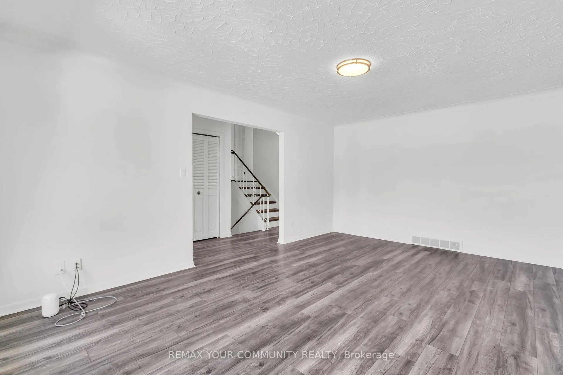 Photo 8 of 32 Wellbrook Boulevard, Welland, Prince Charles — HOMEH
