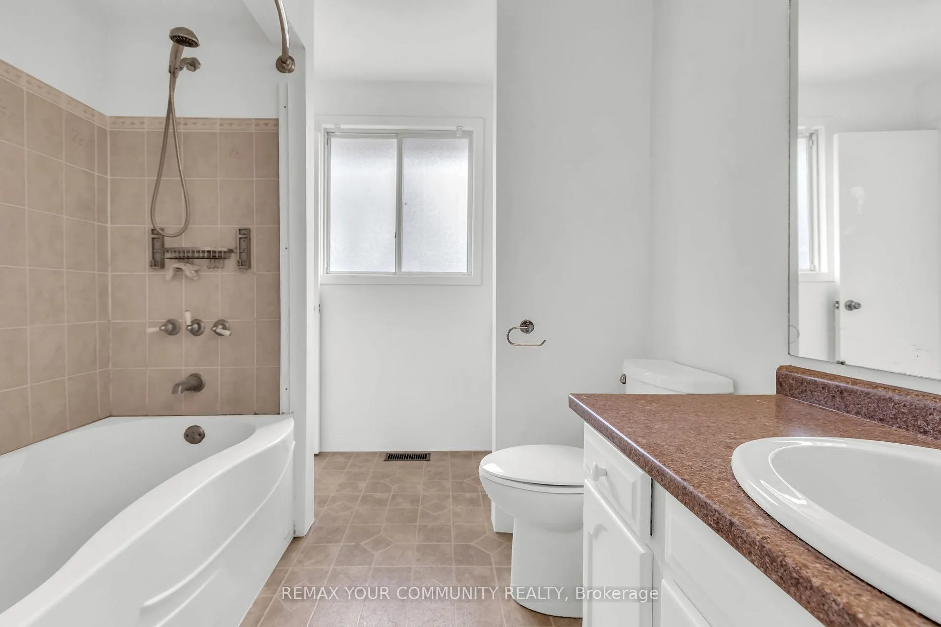 Photo 22 of 32 Wellbrook Boulevard, Welland, Prince Charles — HOMEH
