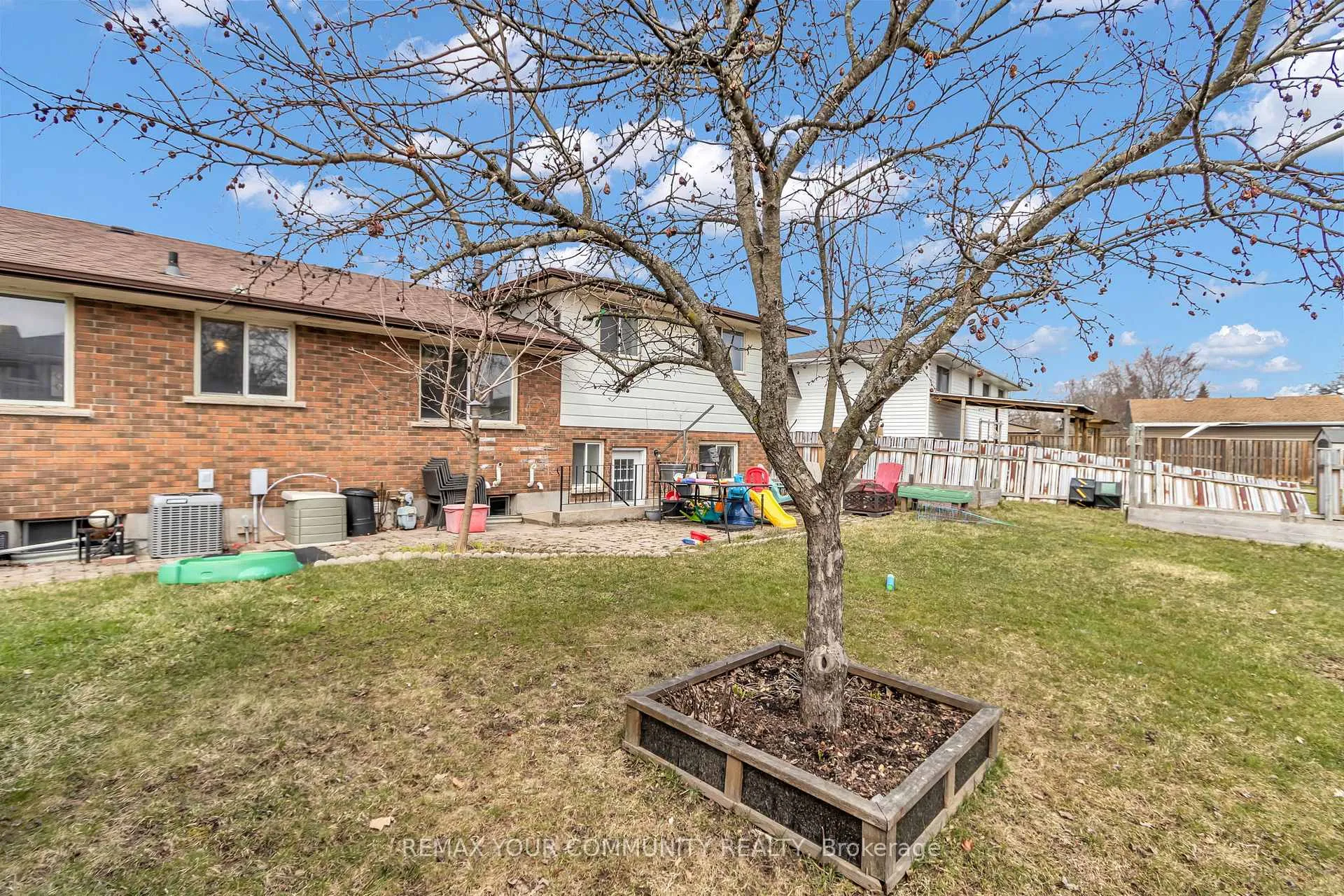 Photo 31 of 32 Wellbrook Boulevard, Welland, Prince Charles — HOMEH