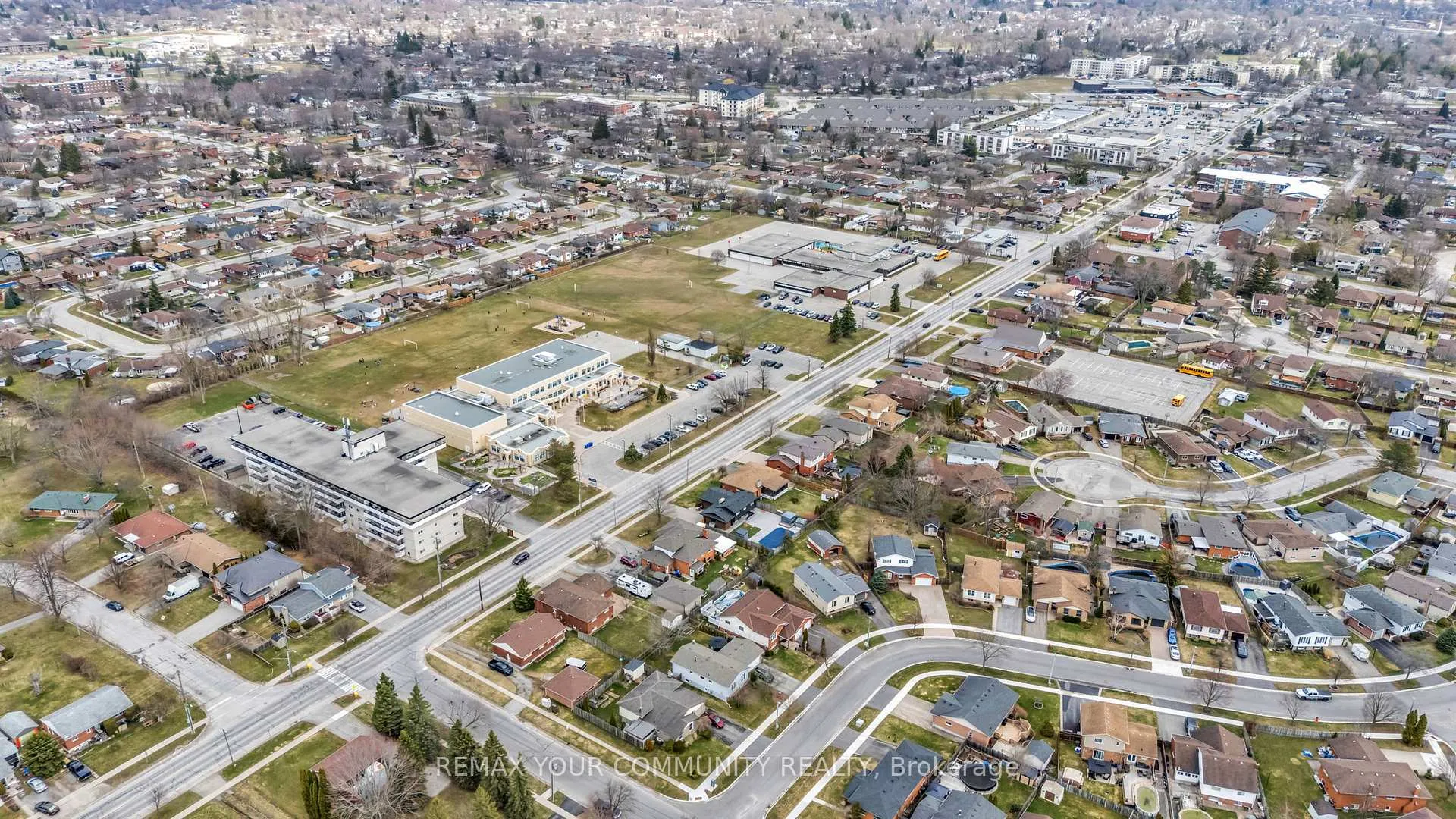 Photo 35 of 32 Wellbrook Boulevard, Welland, Prince Charles — HOMEH