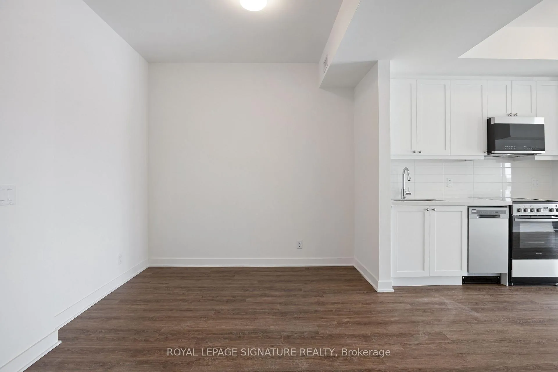 Photo 6 of Unit 411, 51 Clarington Boulevard, Clarington, Bowmanville — HOMEH