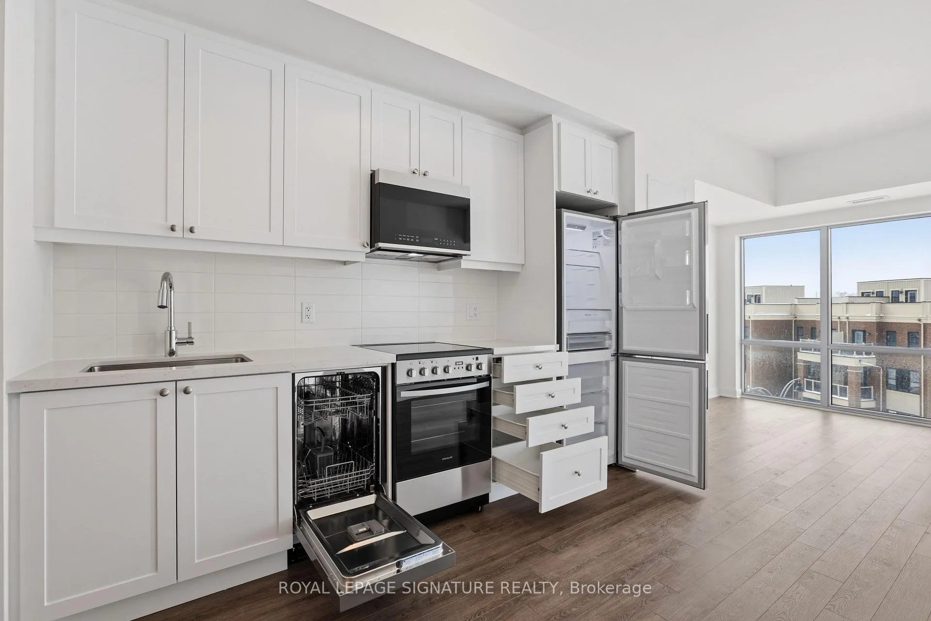 Photo 9 of Unit 411, 51 Clarington Boulevard, Clarington, Bowmanville — HOMEH