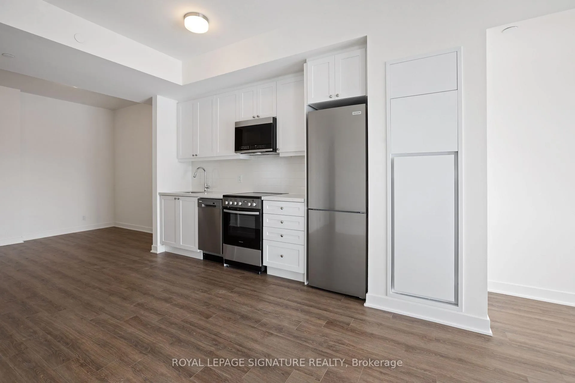 Photo 11 of Unit 411, 51 Clarington Boulevard, Clarington, Bowmanville — HOMEH