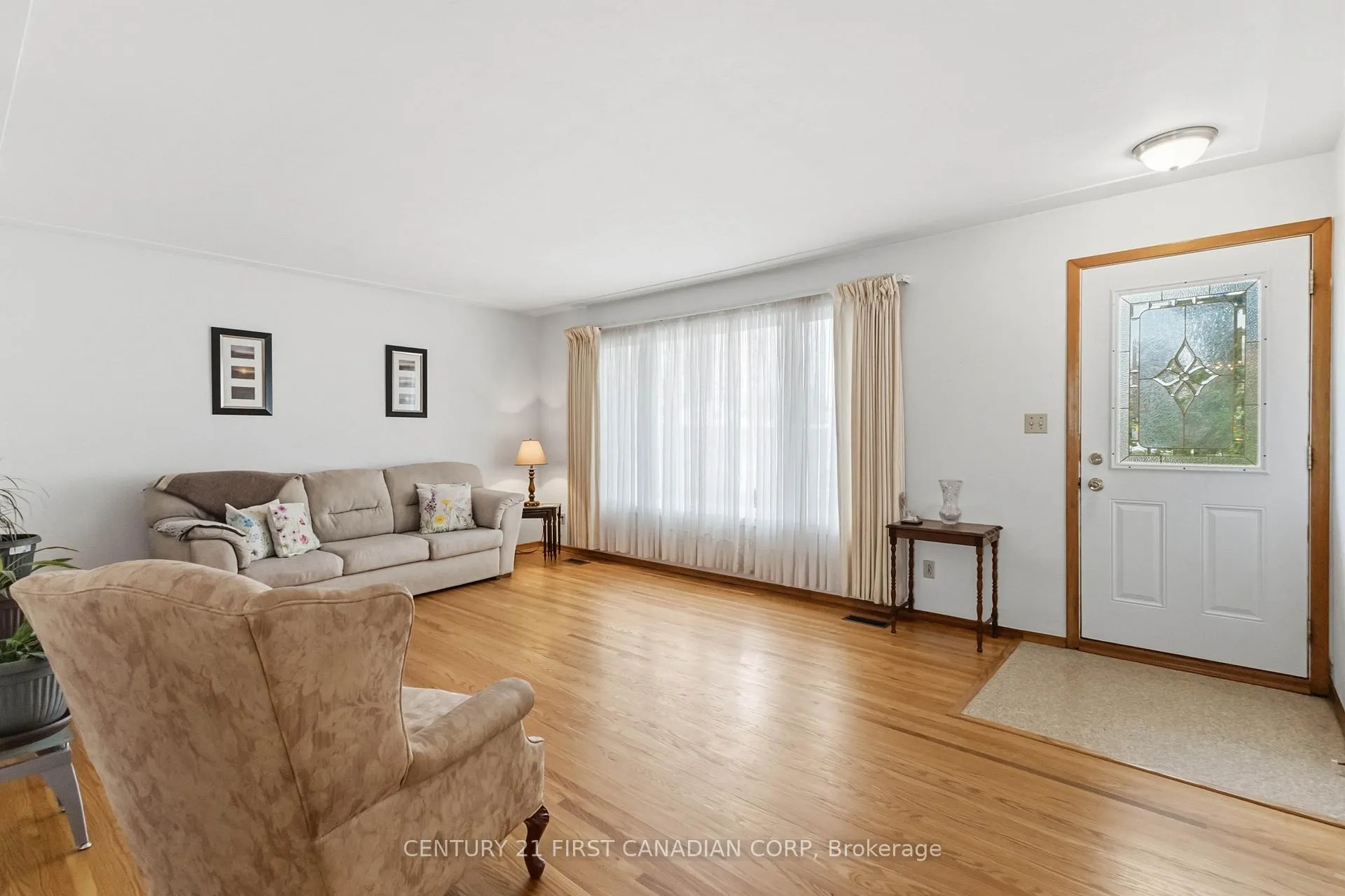 Photo 8 of 7 Howard Place, St. Thomas — HOMEH