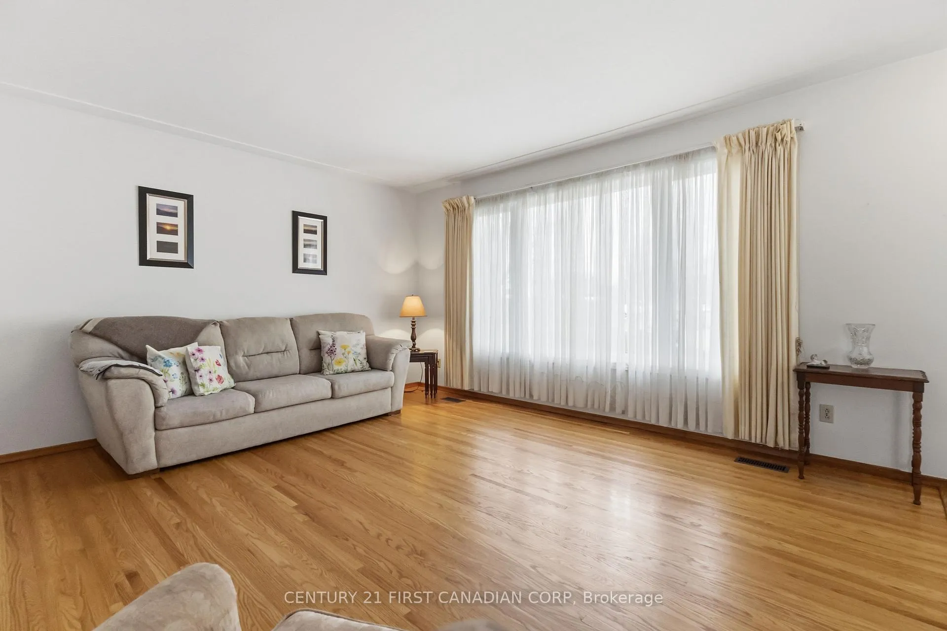 Photo 10 of 7 Howard Place, St. Thomas — HOMEH