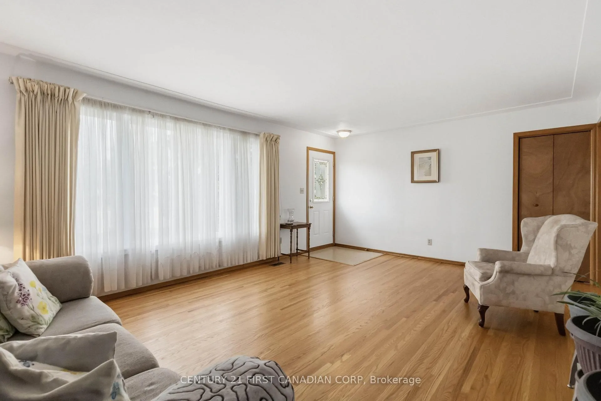 Photo 11 of 7 Howard Place, St. Thomas — HOMEH