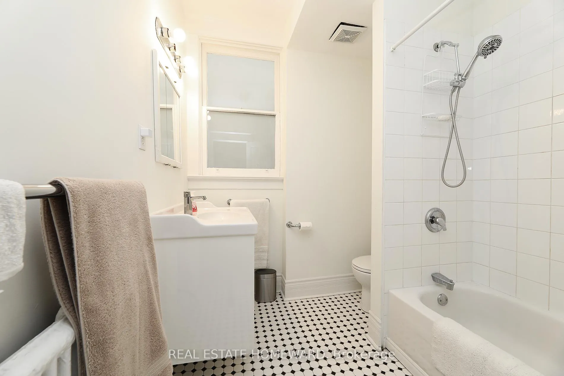 Photo 6 of Unit 2, 1378 Queen Street E, Toronto, Greenwood-Coxwell — HOMEH