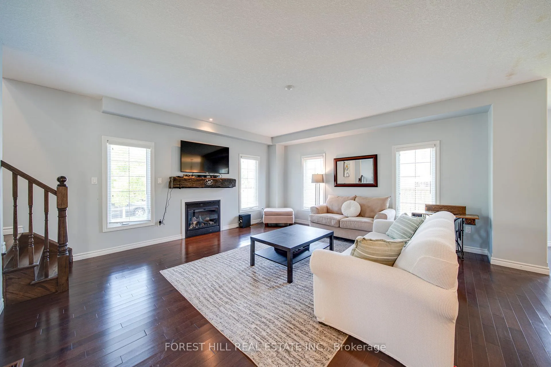 Photo 9 of 54 Chamberlain Crescent, Collingwood — HOMEH