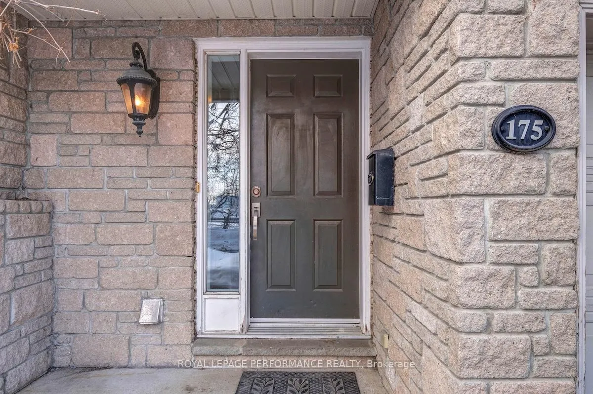 Photo 2 of 175 Arcola Private, Ottawa, Overbrook/Castle Heights — HOMEH