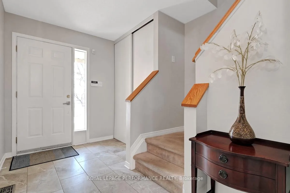 Photo 3 of 175 Arcola Private, Ottawa, Overbrook/Castle Heights — HOMEH