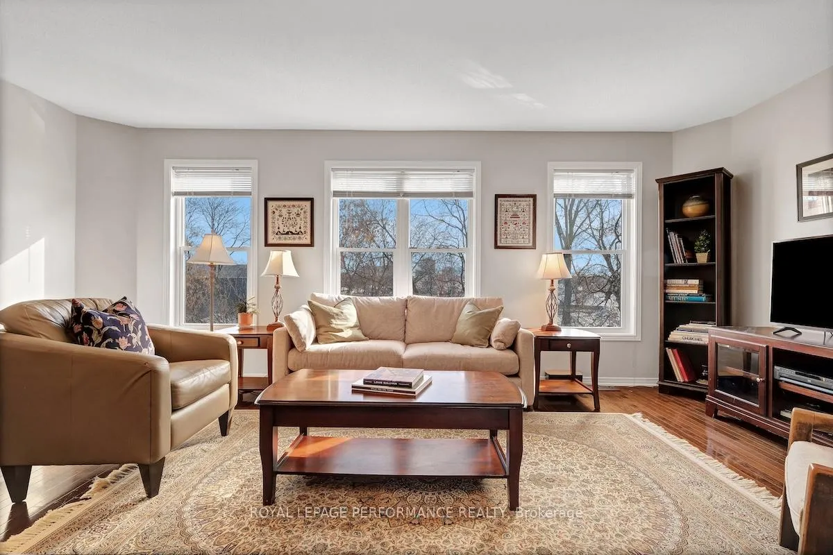 Photo 4 of 175 Arcola Private, Ottawa, Overbrook/Castle Heights — HOMEH