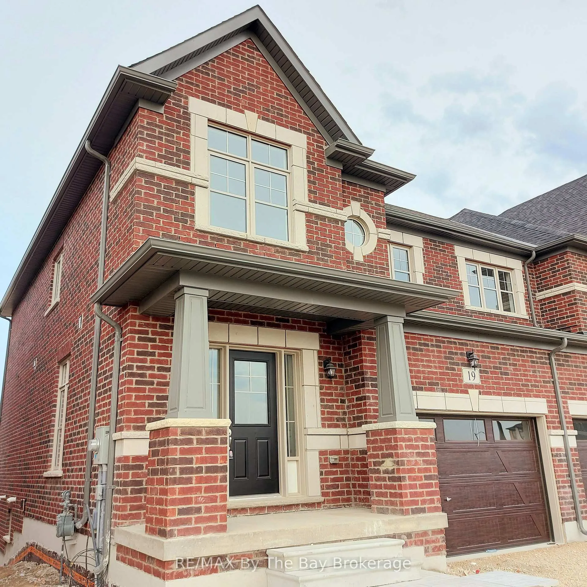 Photo 2 of 19 Federica Crescent, Wasaga Beach — HOMEH