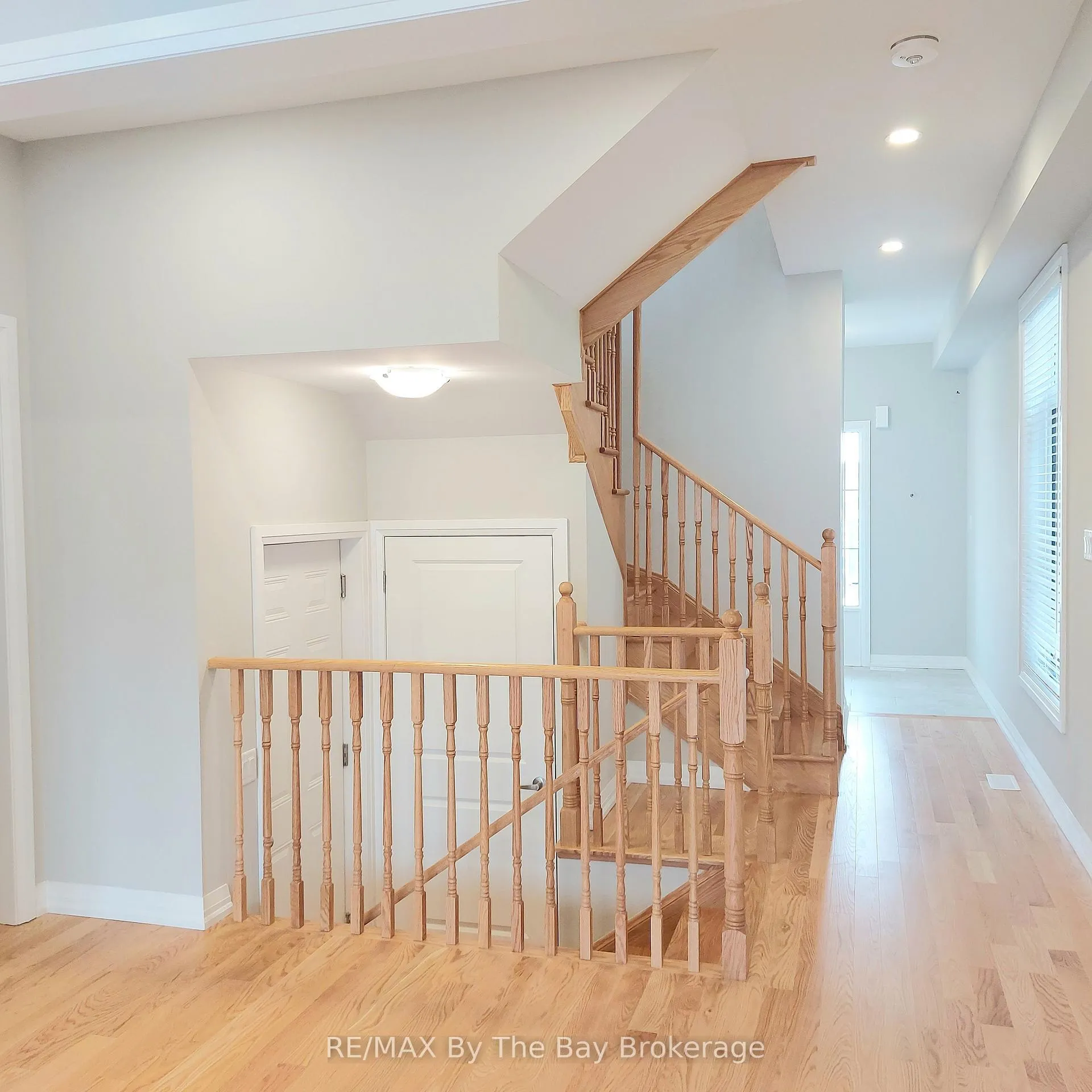 Photo 4 of 19 Federica Crescent, Wasaga Beach — HOMEH