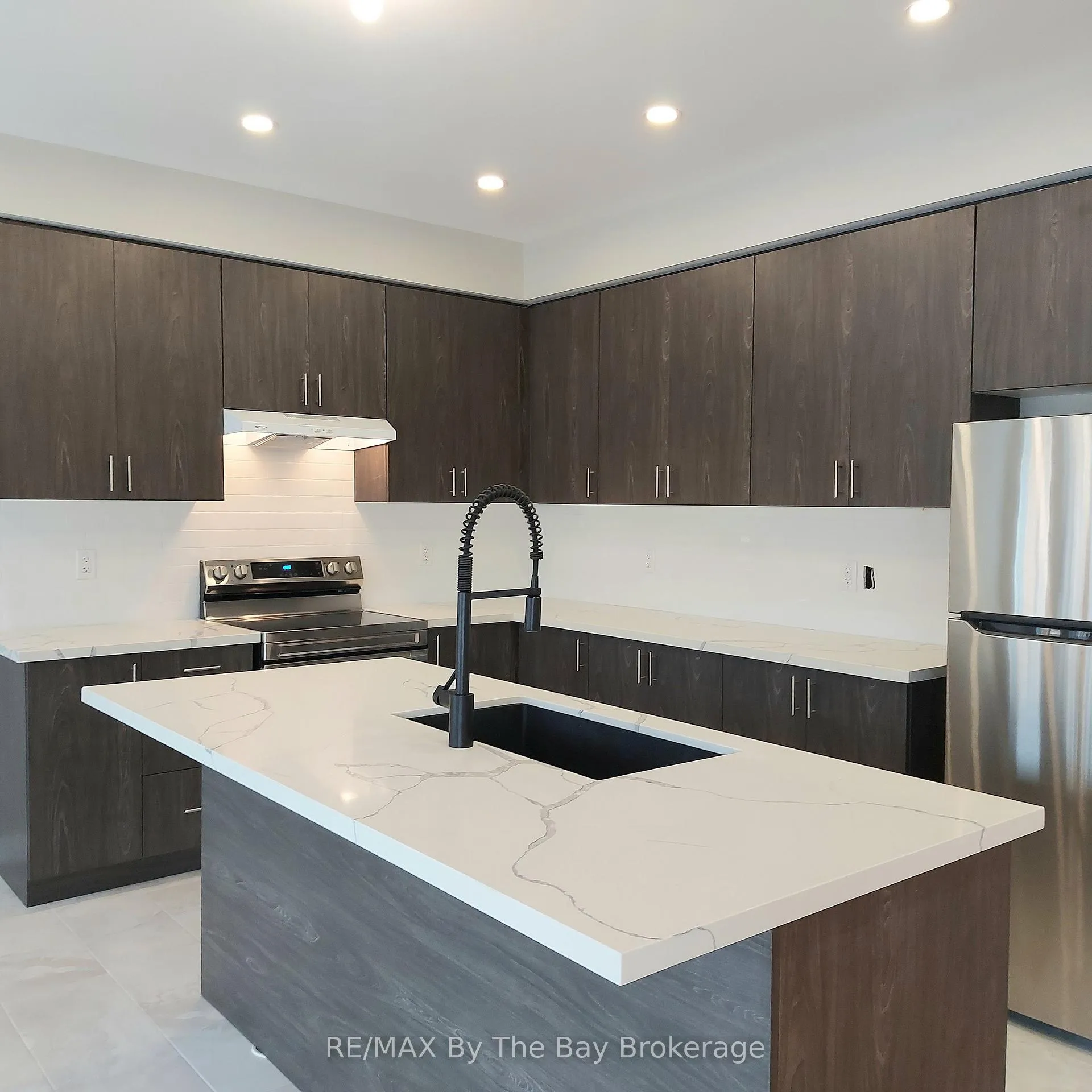 Photo 6 of 19 Federica Crescent, Wasaga Beach — HOMEH