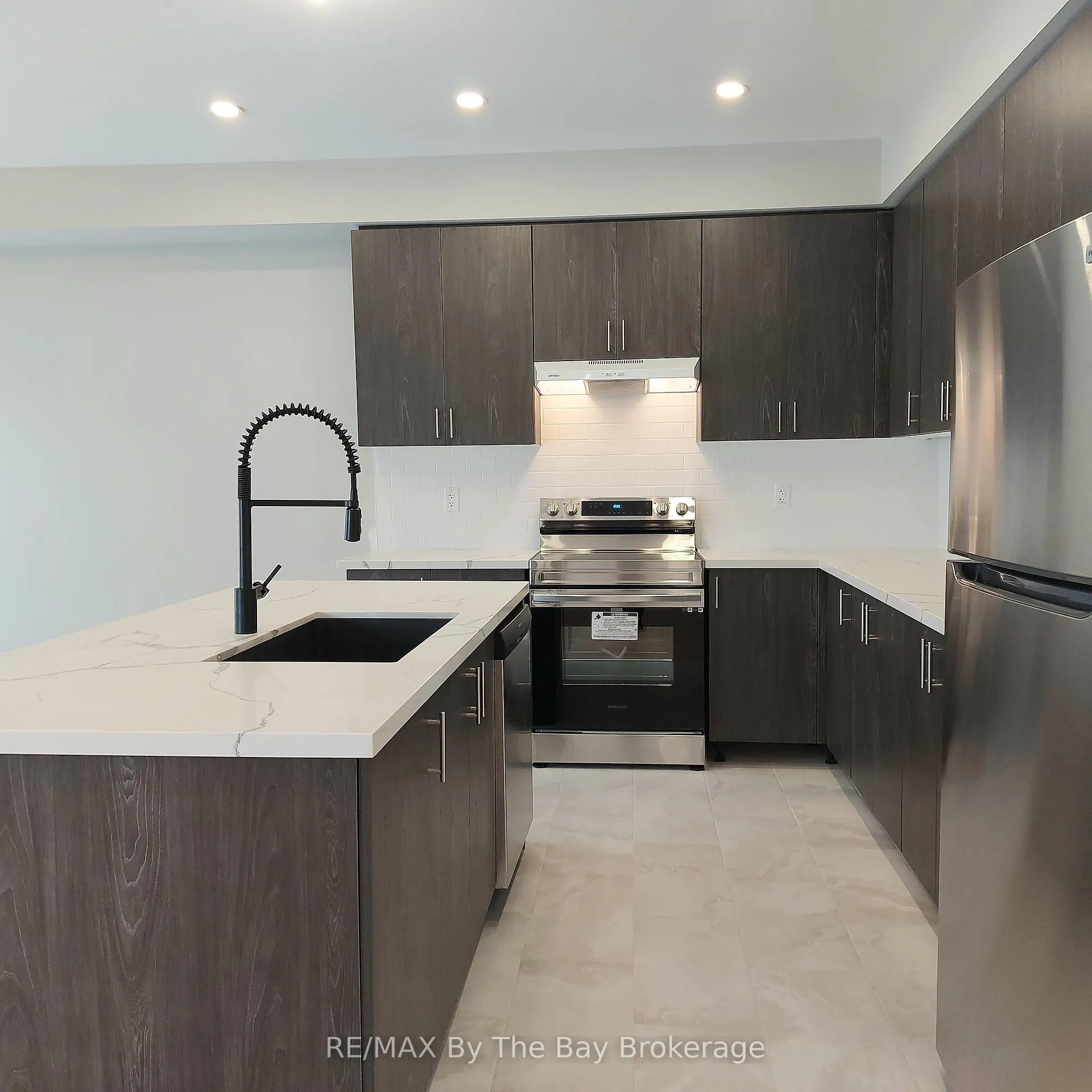 Photo 7 of 19 Federica Crescent, Wasaga Beach — HOMEH