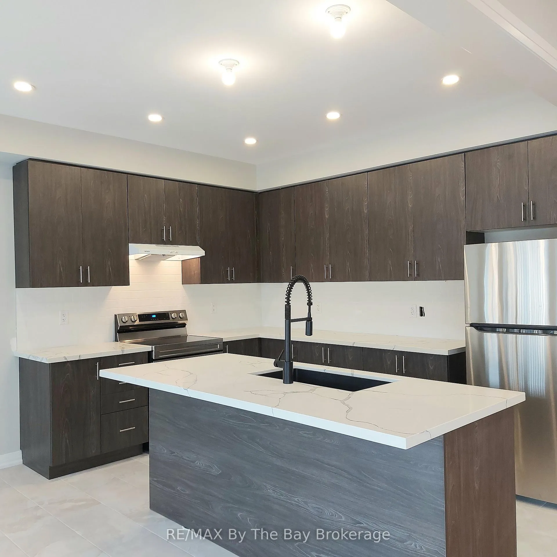 Photo 10 of 19 Federica Crescent, Wasaga Beach — HOMEH