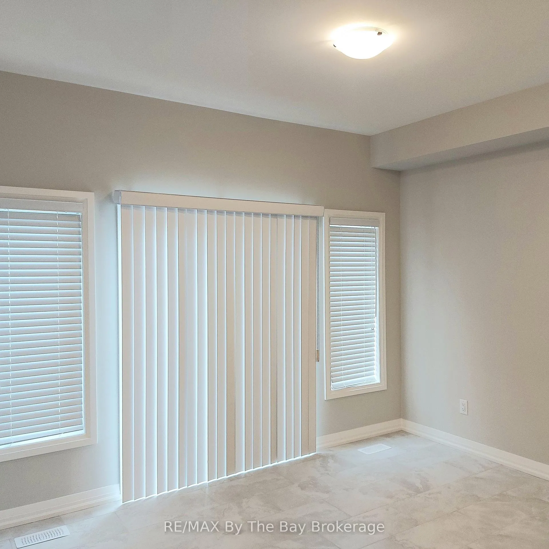 Photo 11 of 19 Federica Crescent, Wasaga Beach — HOMEH