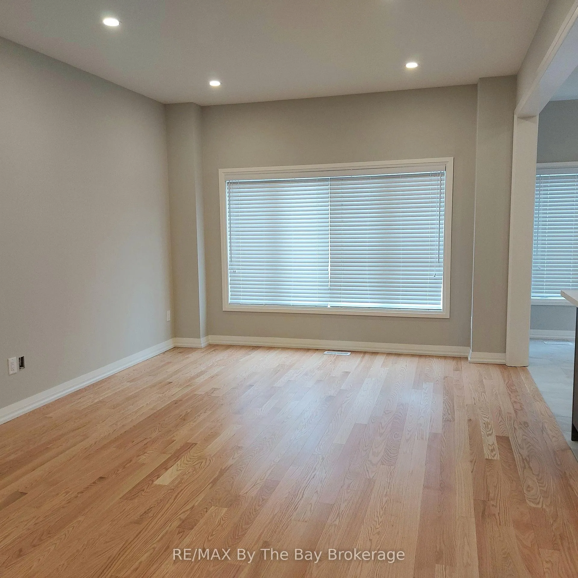 Photo 12 of 19 Federica Crescent, Wasaga Beach — HOMEH