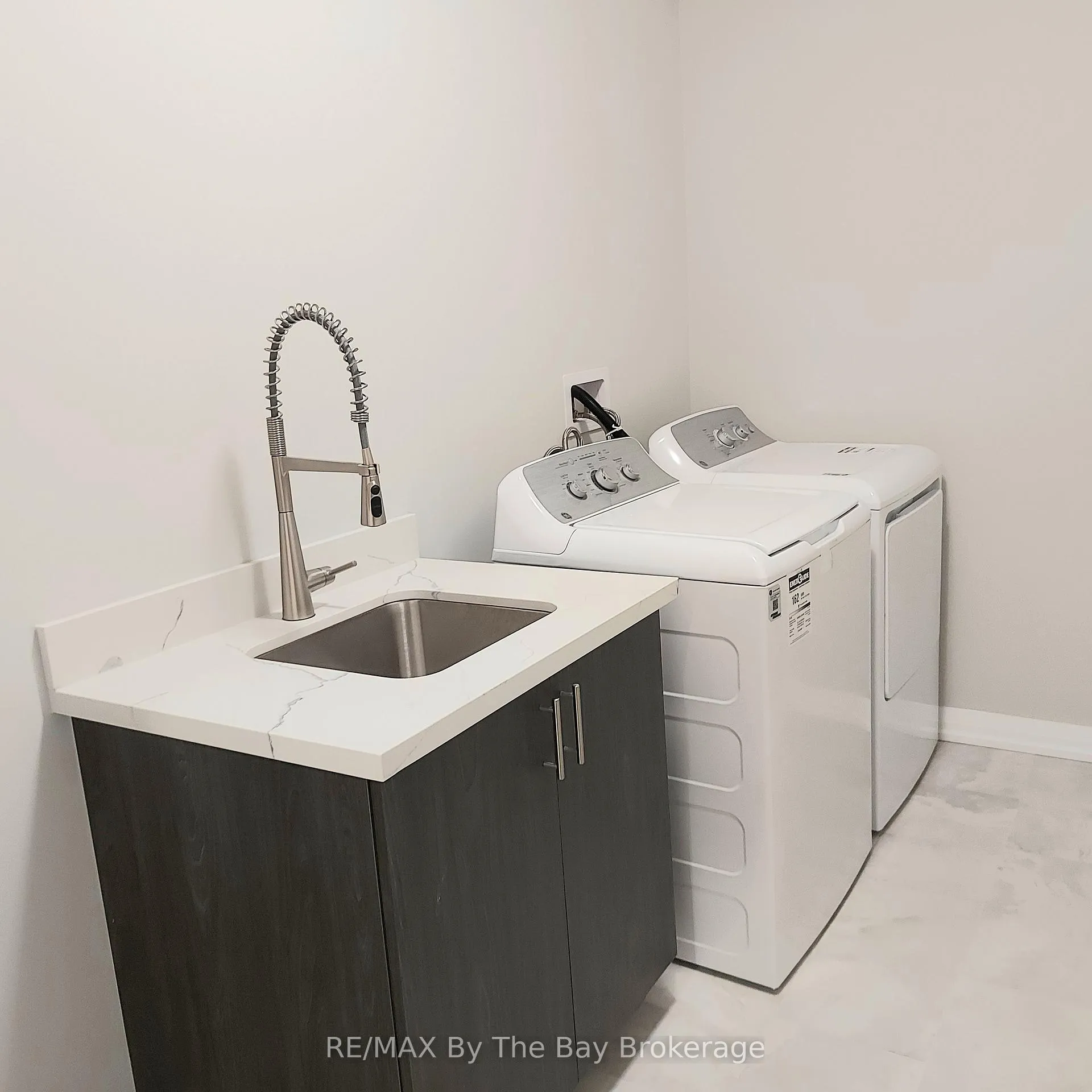 Photo 13 of 19 Federica Crescent, Wasaga Beach — HOMEH