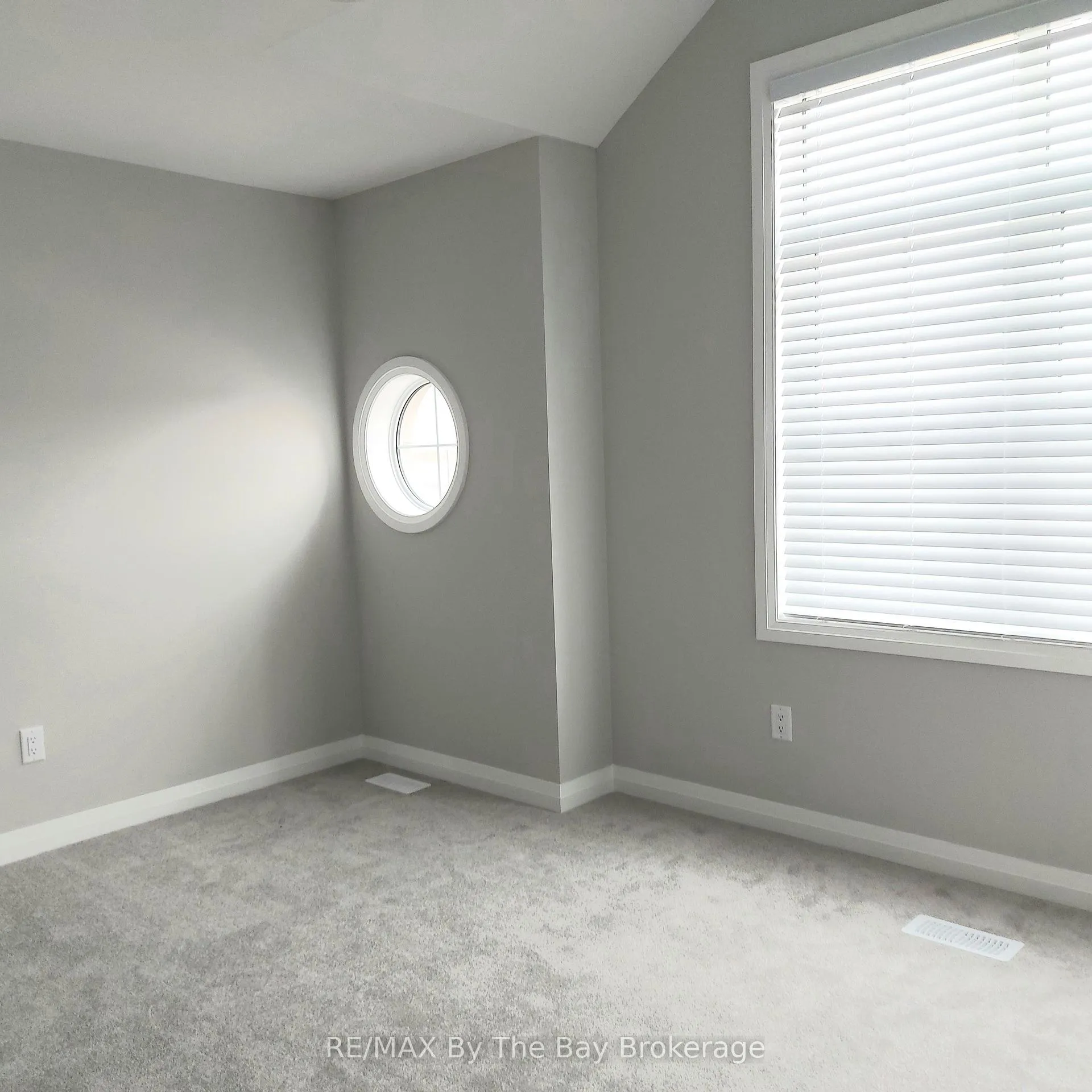 Photo 22 of 19 Federica Crescent, Wasaga Beach — HOMEH