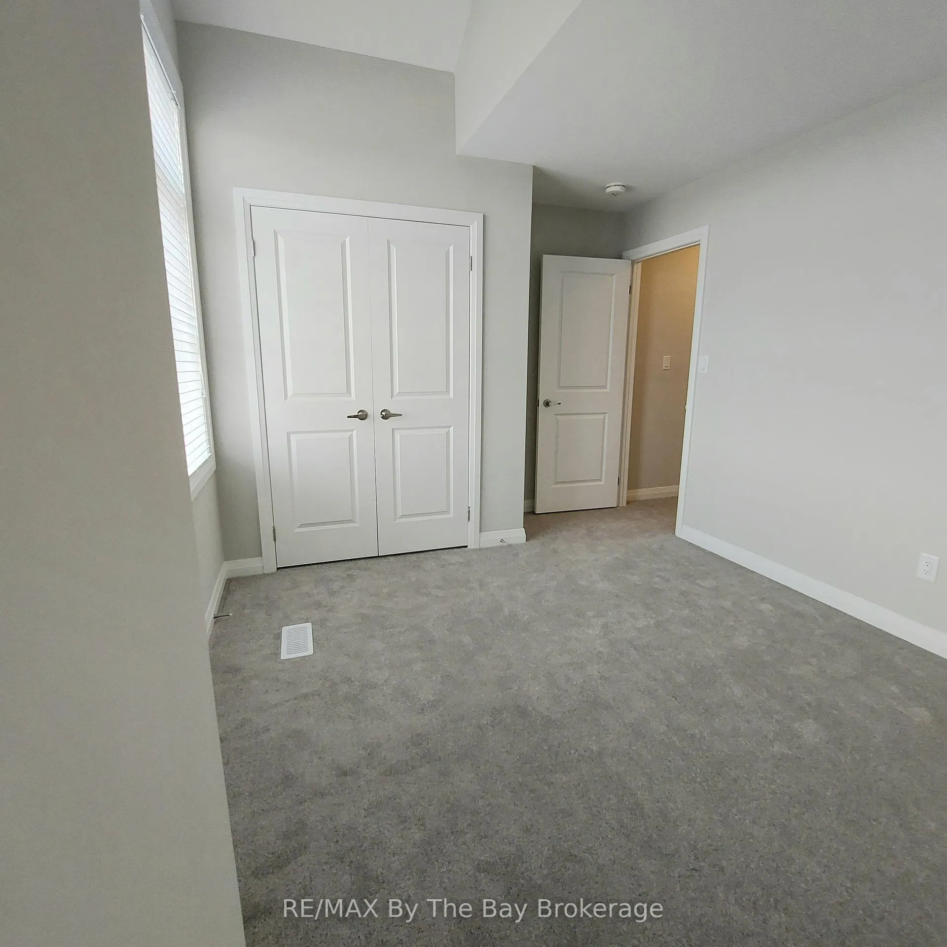 Photo 23 of 19 Federica Crescent, Wasaga Beach — HOMEH
