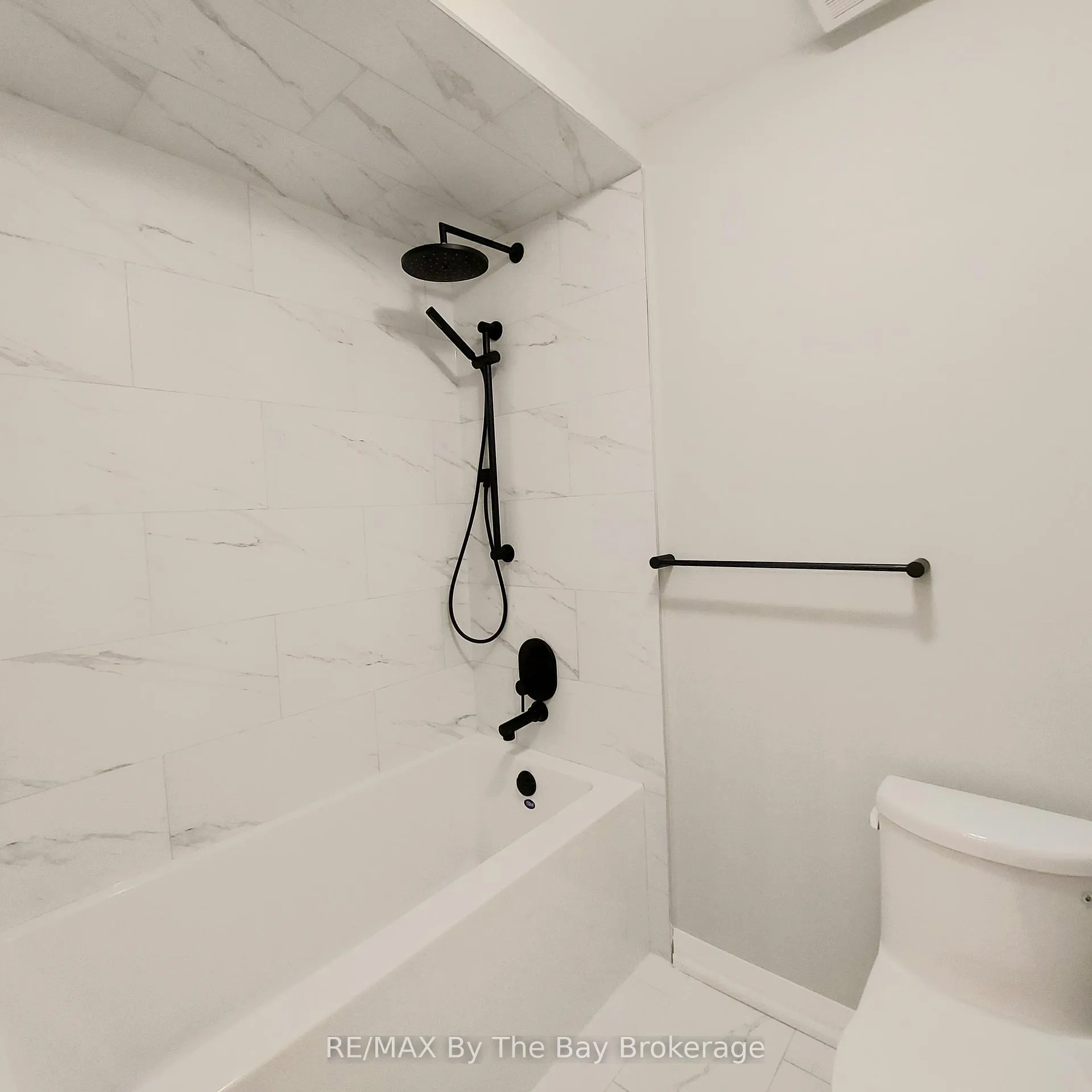 Photo 24 of 19 Federica Crescent, Wasaga Beach — HOMEH