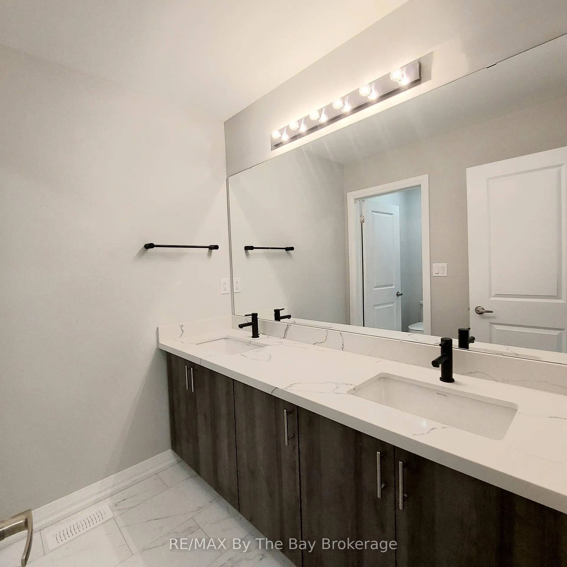 Photo 26 of 19 Federica Crescent, Wasaga Beach — HOMEH