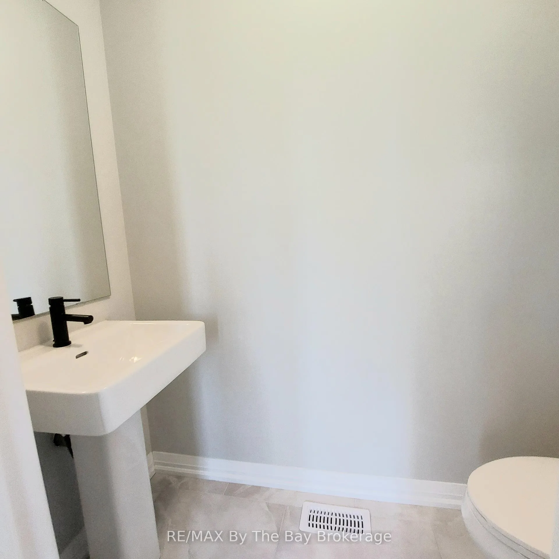 Photo 29 of 19 Federica Crescent, Wasaga Beach — HOMEH