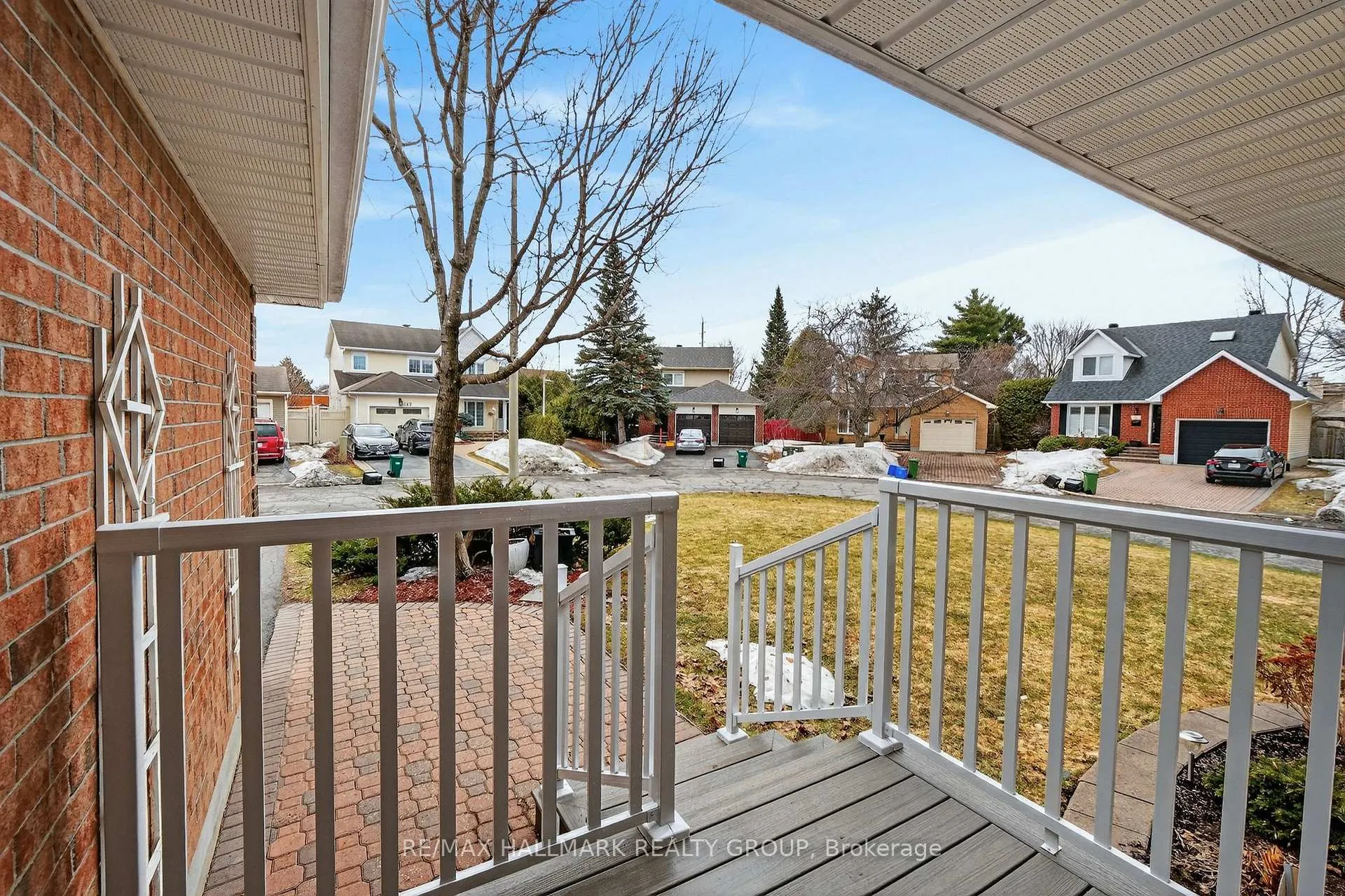 Photo 3 of 593 Du Buisson Crescent, Ottawa, Fallingbrook/Gardenway South — HOMEH