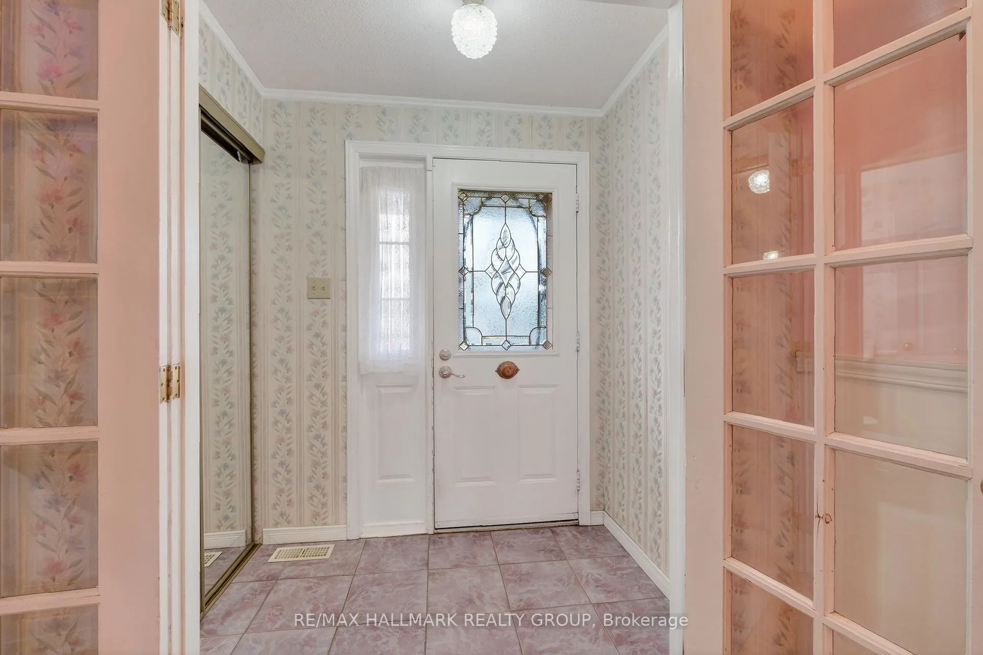 Photo 4 of 593 Du Buisson Crescent, Ottawa, Fallingbrook/Gardenway South — HOMEH