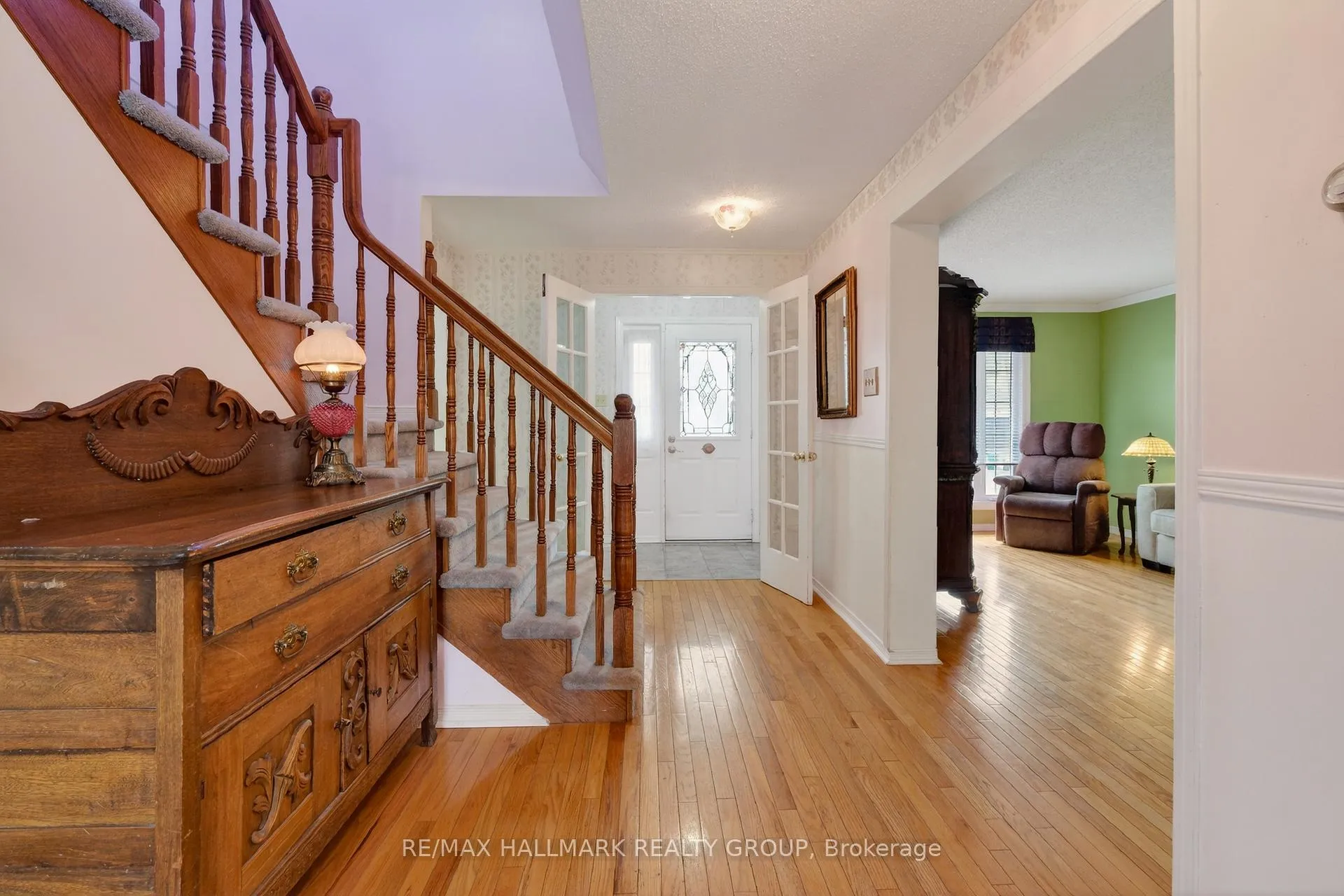 Photo 6 of 593 Du Buisson Crescent, Ottawa, Fallingbrook/Gardenway South — HOMEH
