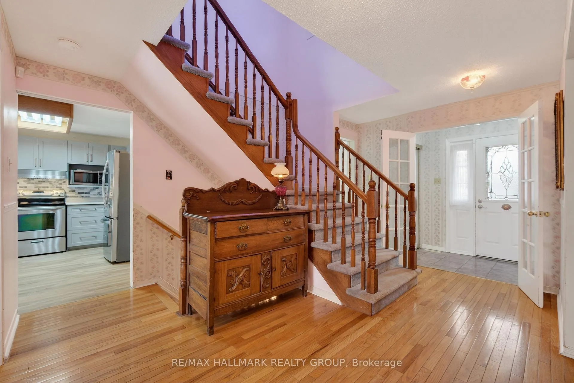 Photo 12 of 593 Du Buisson Crescent, Ottawa, Fallingbrook/Gardenway South — HOMEH