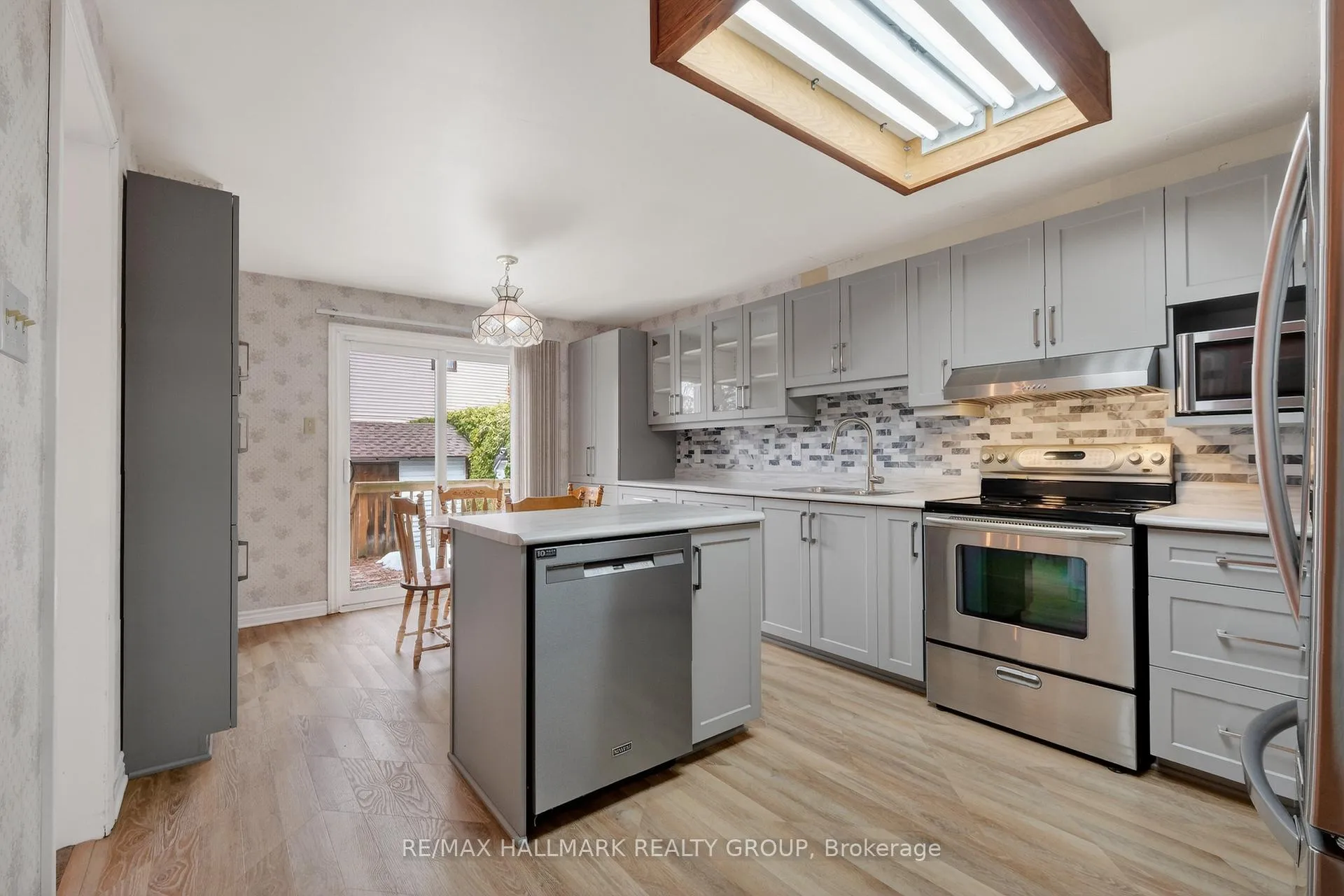 Photo 15 of 593 Du Buisson Crescent, Ottawa, Fallingbrook/Gardenway South — HOMEH