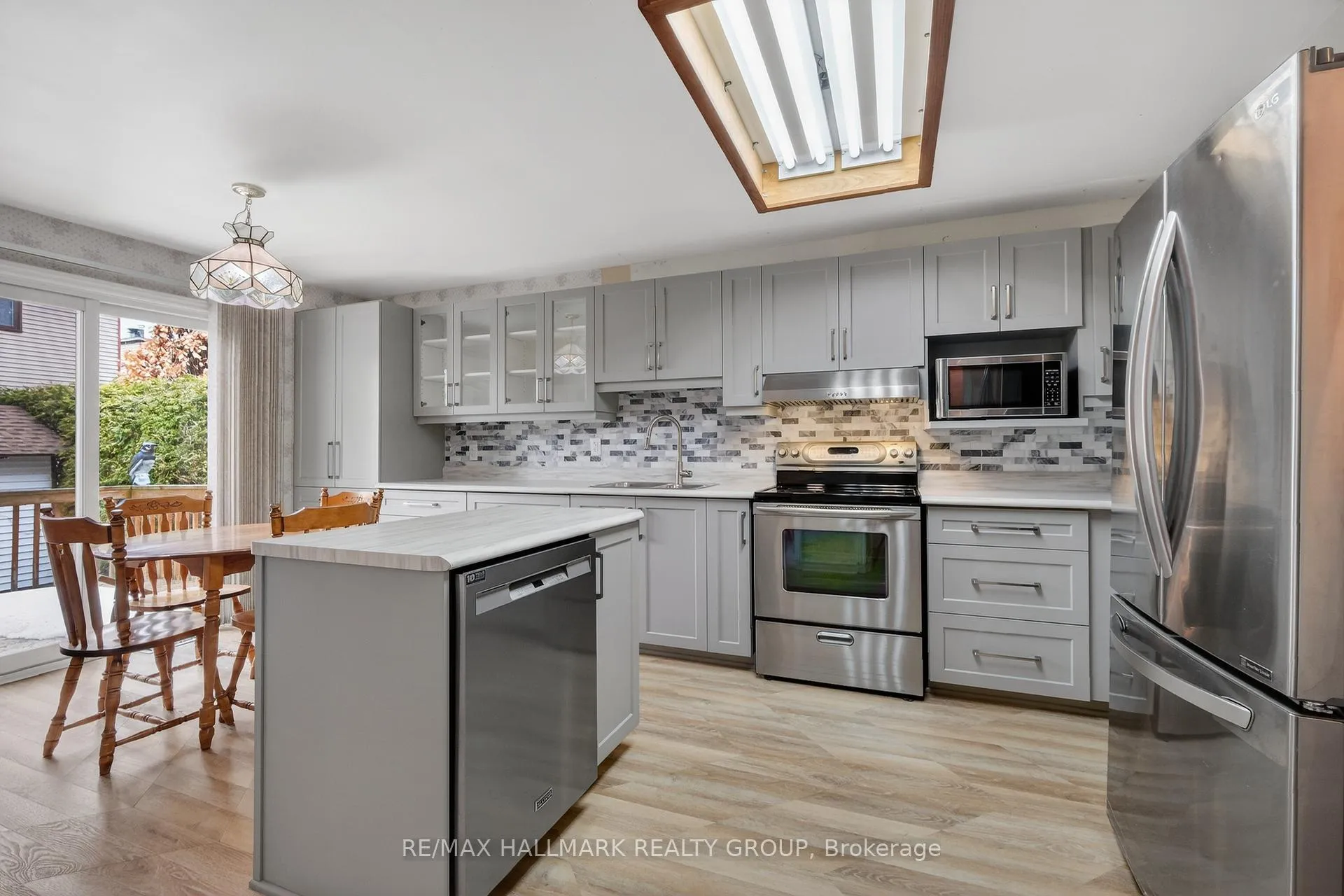 Photo 16 of 593 Du Buisson Crescent, Ottawa, Fallingbrook/Gardenway South — HOMEH
