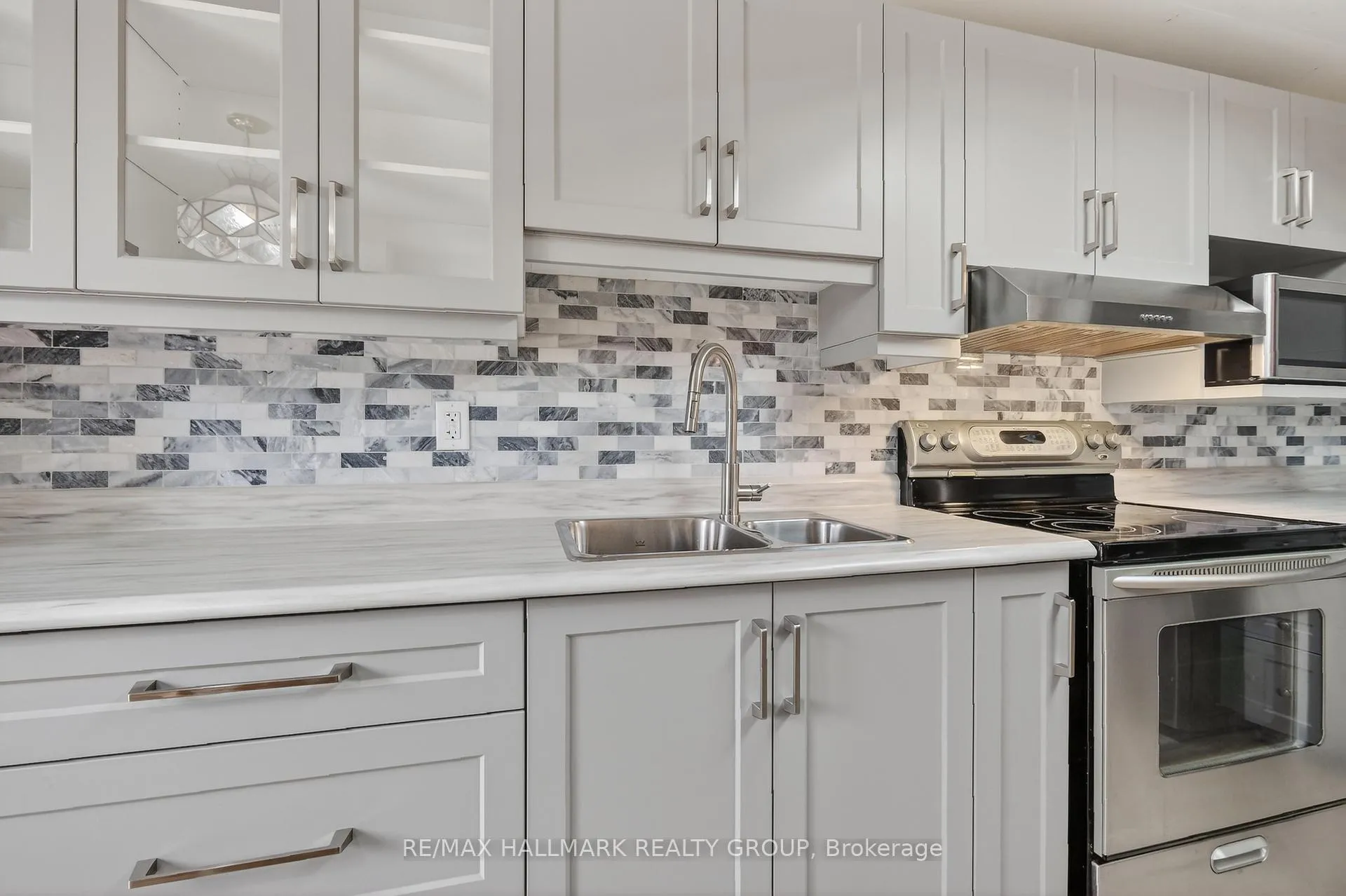 Photo 17 of 593 Du Buisson Crescent, Ottawa, Fallingbrook/Gardenway South — HOMEH