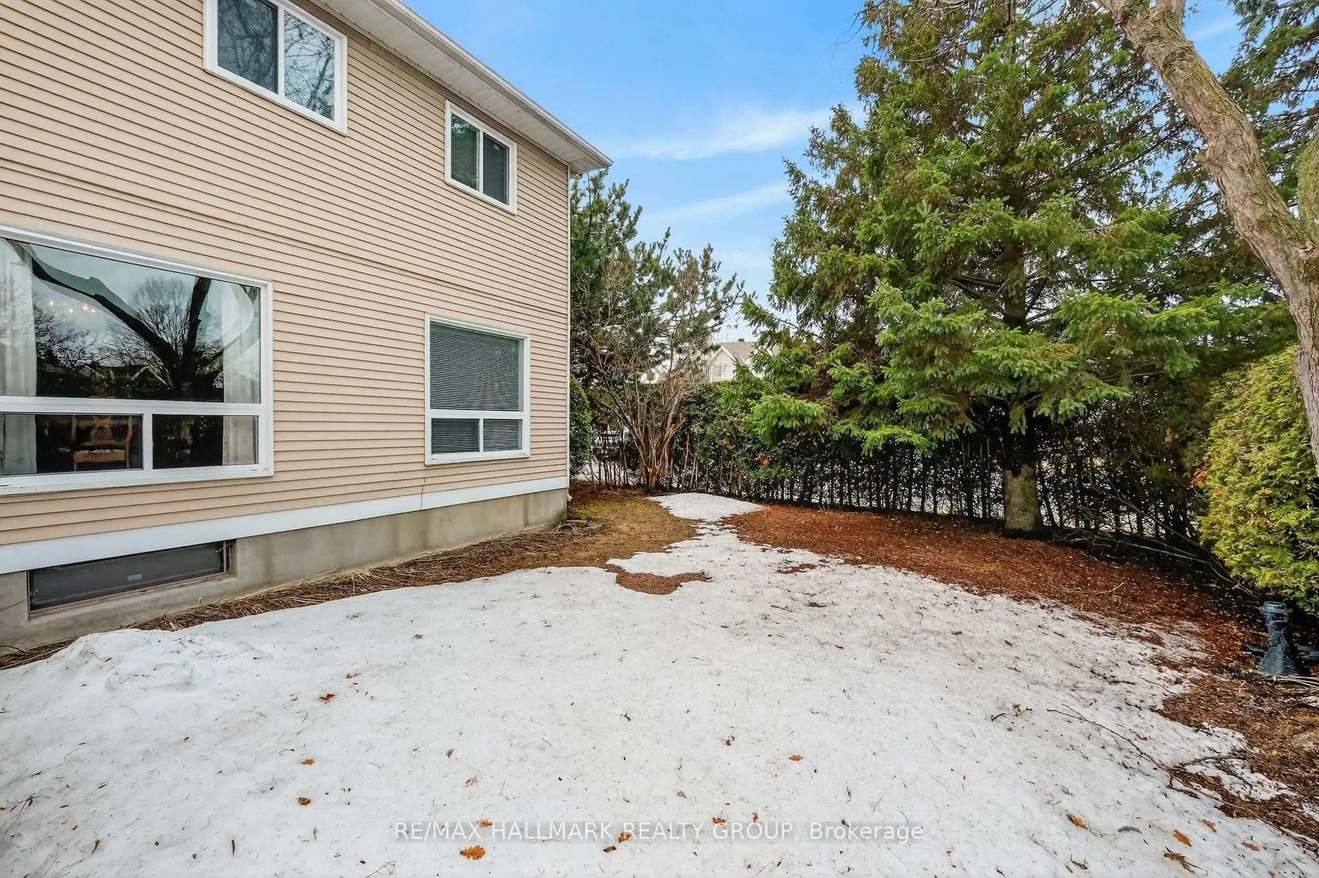Photo 35 of 593 Du Buisson Crescent, Ottawa, Fallingbrook/Gardenway South — HOMEH