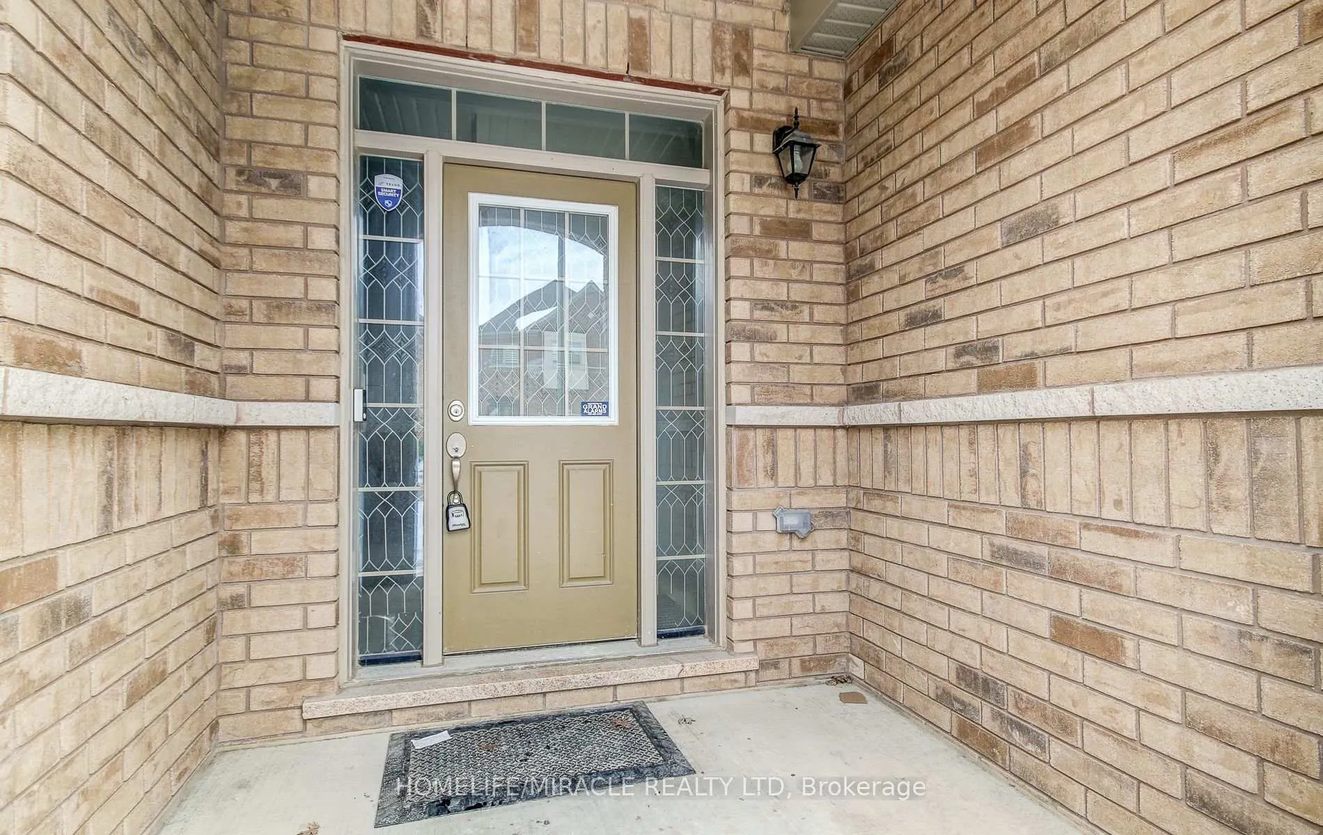 Photo 6 of 30 Davenfield Circle, Brampton, Brampton East — HOMEH