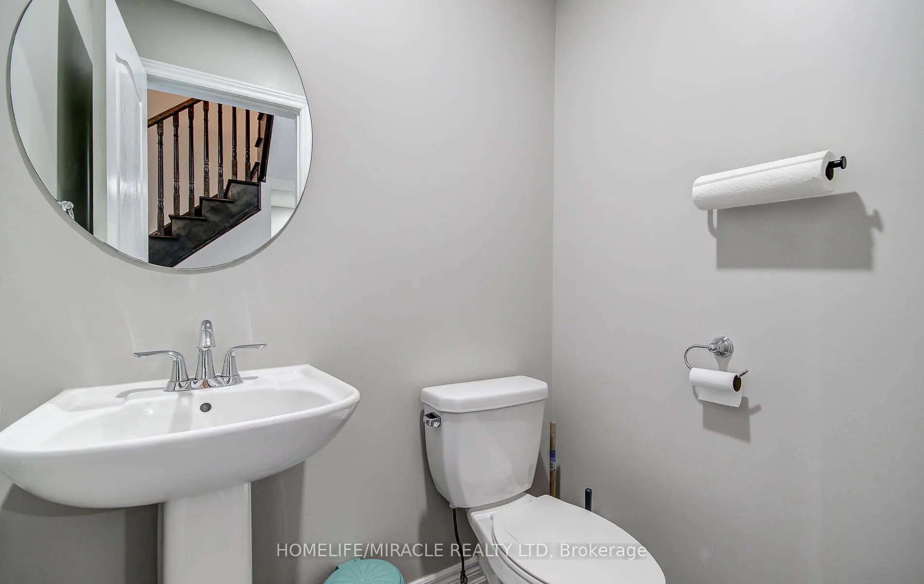 Photo 10 of 30 Davenfield Circle, Brampton, Brampton East — HOMEH