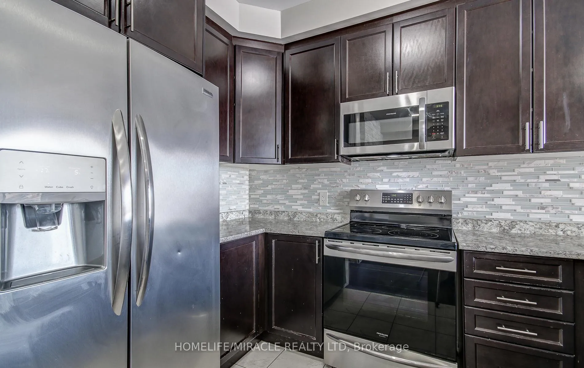 Photo 12 of 30 Davenfield Circle, Brampton, Brampton East — HOMEH