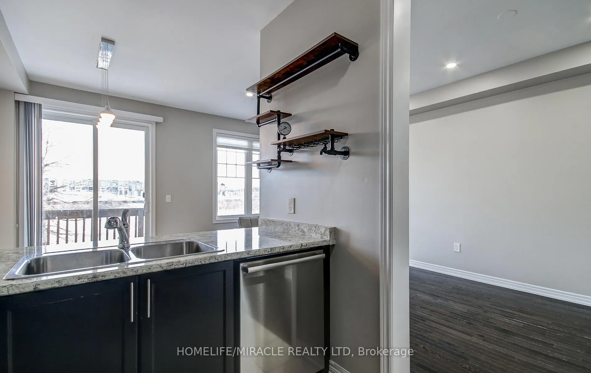 Photo 14 of 30 Davenfield Circle, Brampton, Brampton East — HOMEH