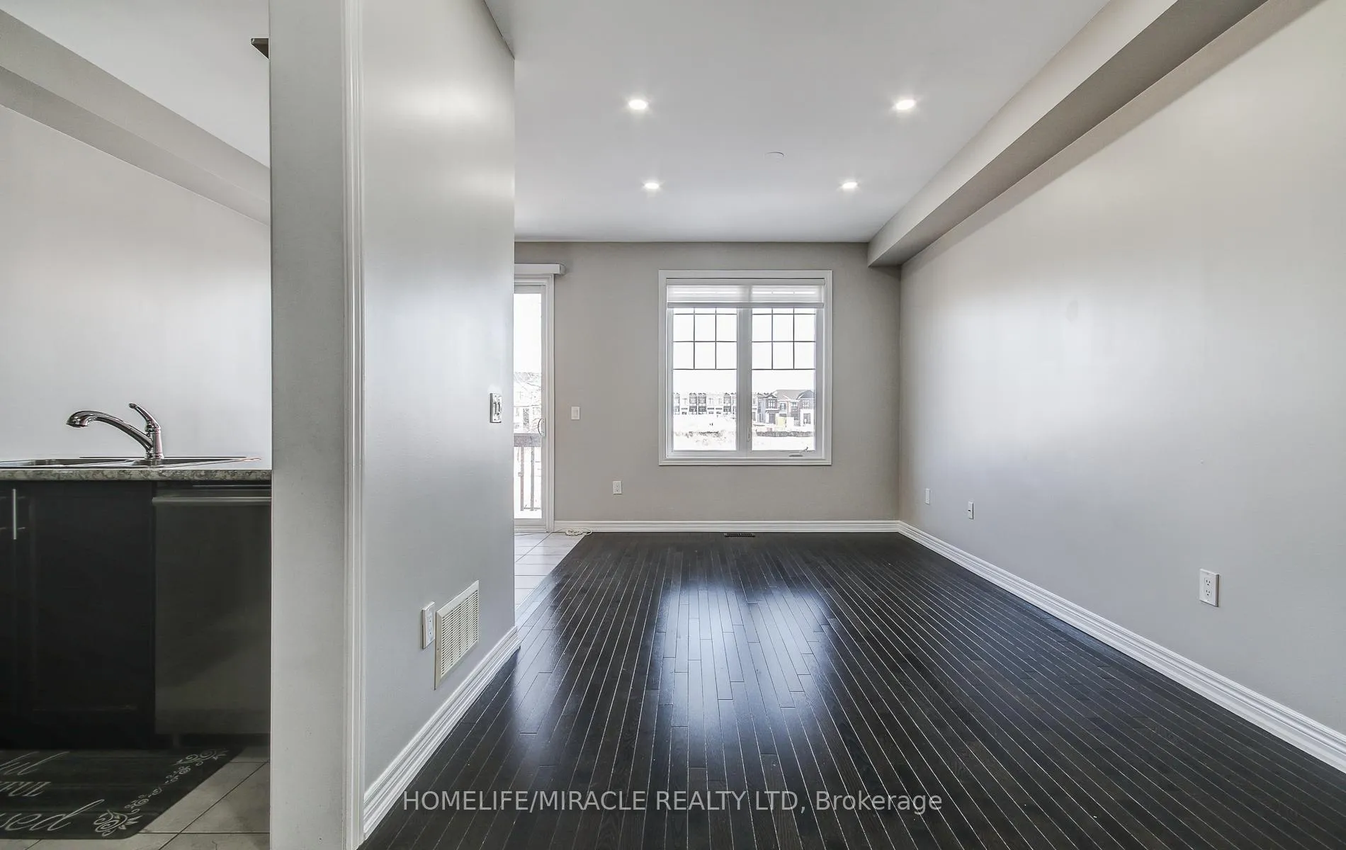 Photo 16 of 30 Davenfield Circle, Brampton, Brampton East — HOMEH