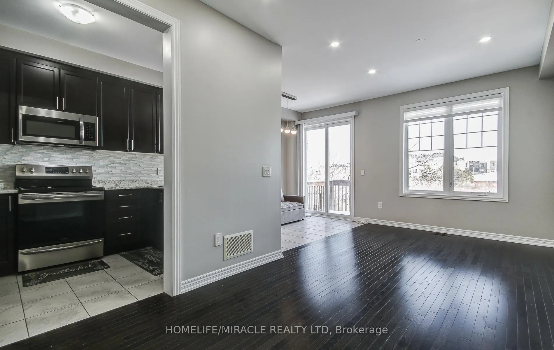 Photo 17 of 30 Davenfield Circle, Brampton, Brampton East — HOMEH