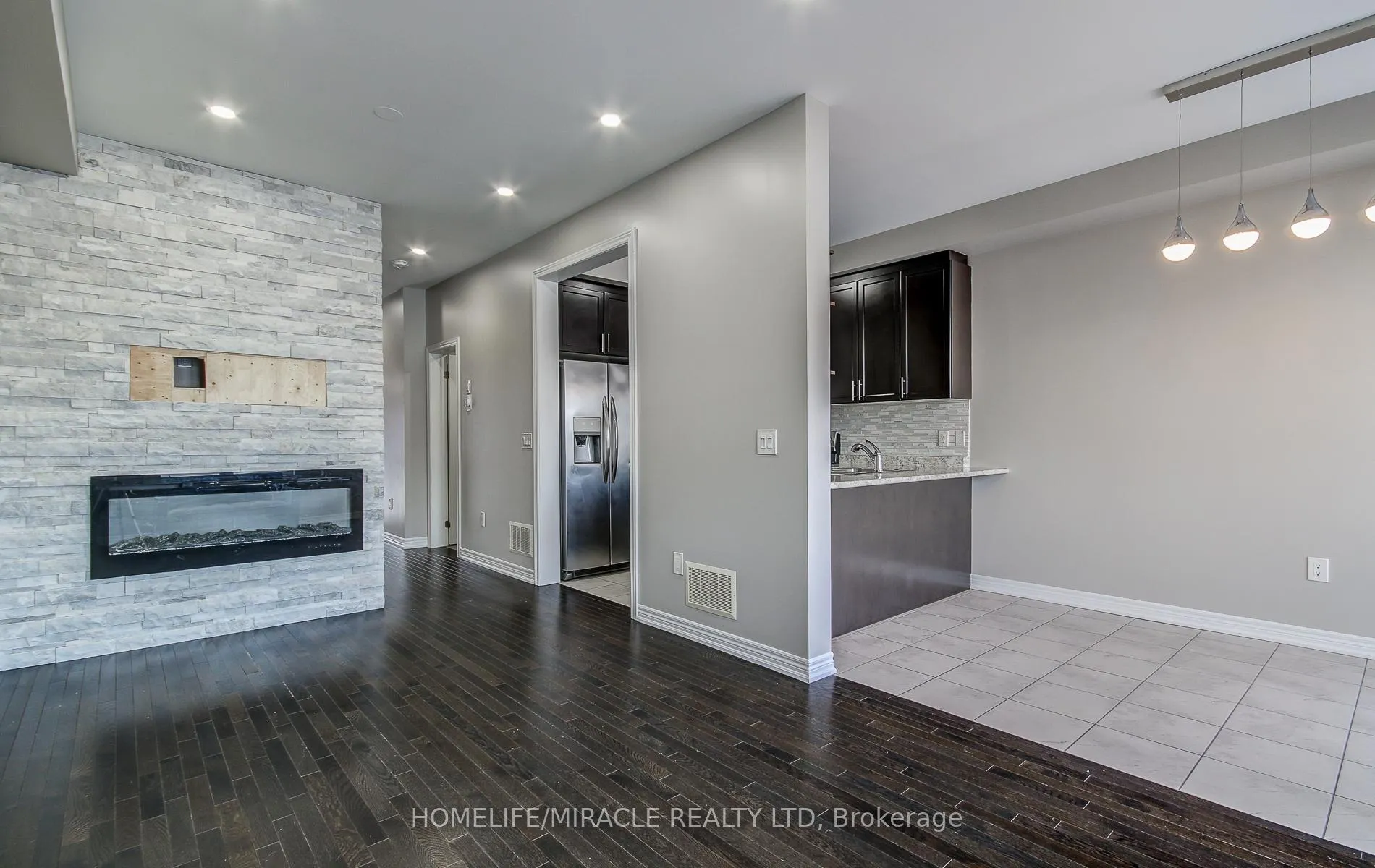 Photo 18 of 30 Davenfield Circle, Brampton, Brampton East — HOMEH