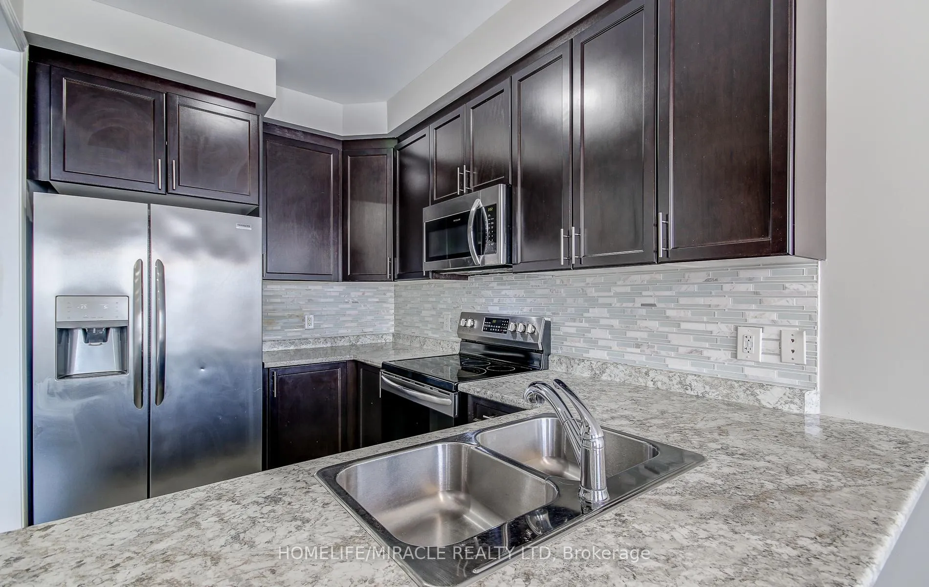 Photo 20 of 30 Davenfield Circle, Brampton, Brampton East — HOMEH