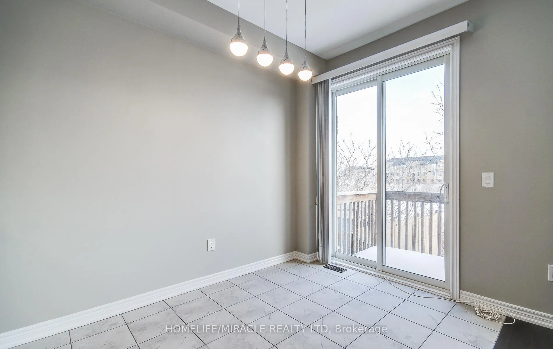 Photo 21 of 30 Davenfield Circle, Brampton, Brampton East — HOMEH