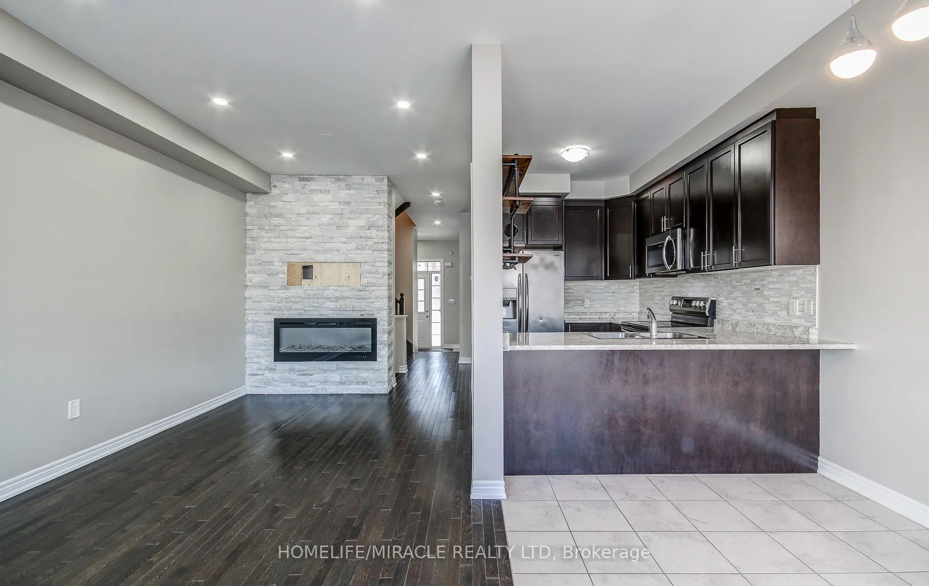 Photo 23 of 30 Davenfield Circle, Brampton, Brampton East — HOMEH