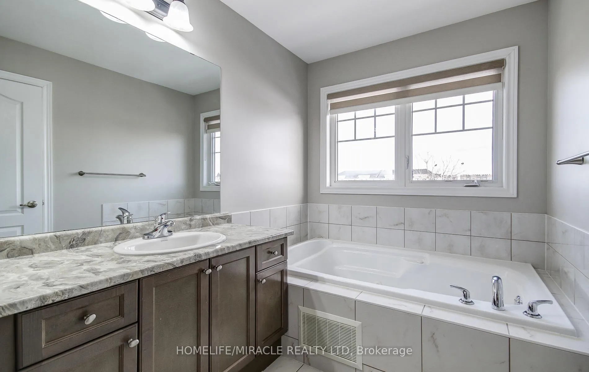 Photo 31 of 30 Davenfield Circle, Brampton, Brampton East — HOMEH