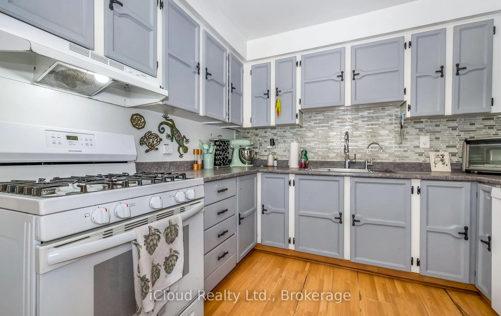 Photo 9 of 595 Clover Park Crescent, Milton, Bronte Meadows — HOMEH