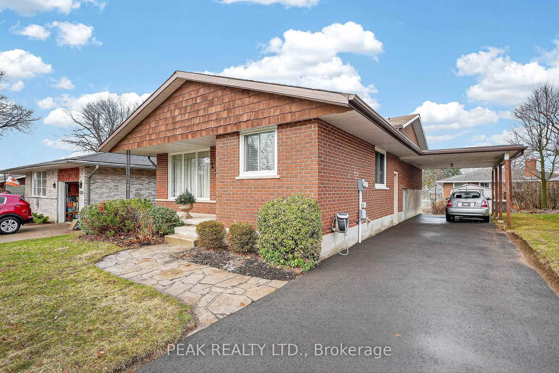 Photo 1 of 229 Laurentian Drive, Kitchener — HOMEH